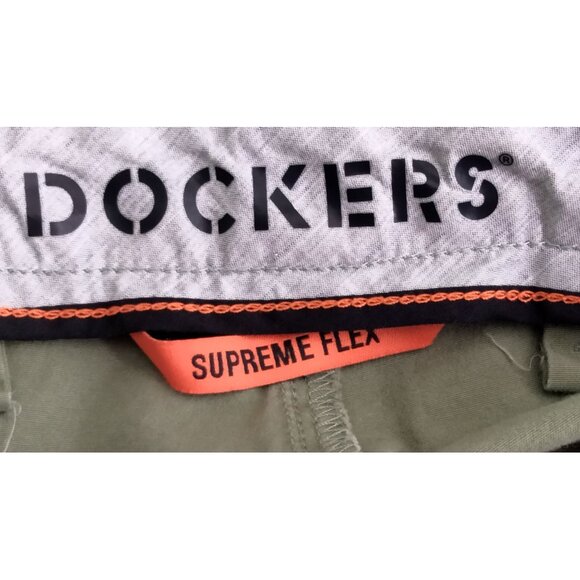 Dockers Supreme Flex Ultimate Mens Green Shorts Size 44 Classic Fit - Picture 8 of 12